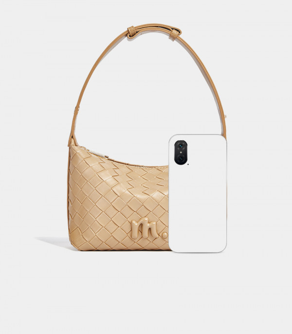 Size scale of the CELESTIA woven hobo bag - MOSSDOOM Apricot color, compared to a smartphone.
