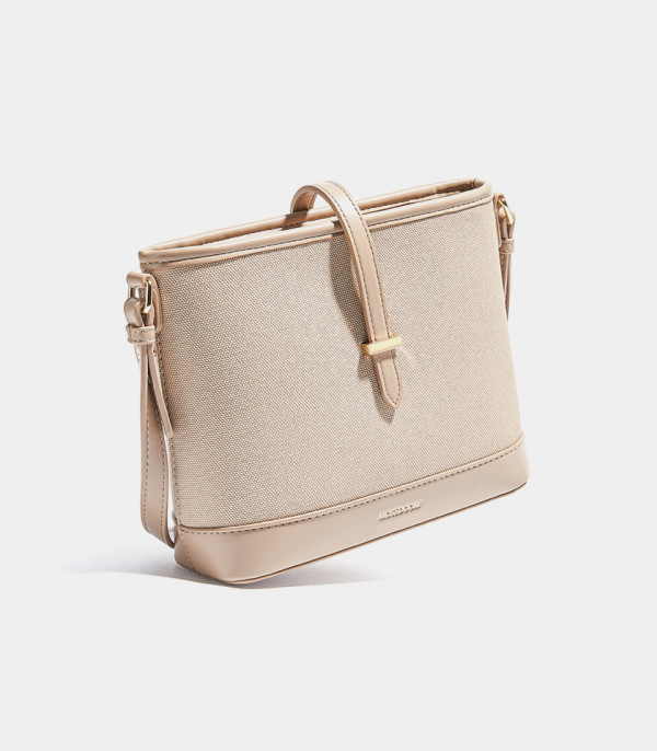 CATLY shoulder bag - MOSSDOOM Ivory color, three-quarter view.