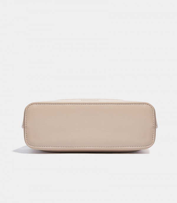 Bottom view of the CATLY shoulder bag - MOSSDOOM Ivory color.