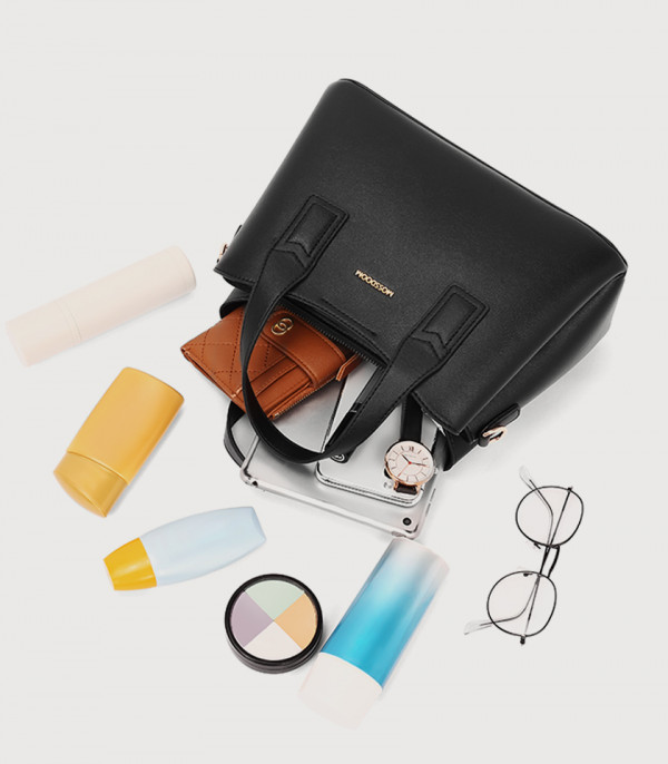 Contenuto tipico che può essere riposto nella borsa tote MOSSDOOM Cerise nera.