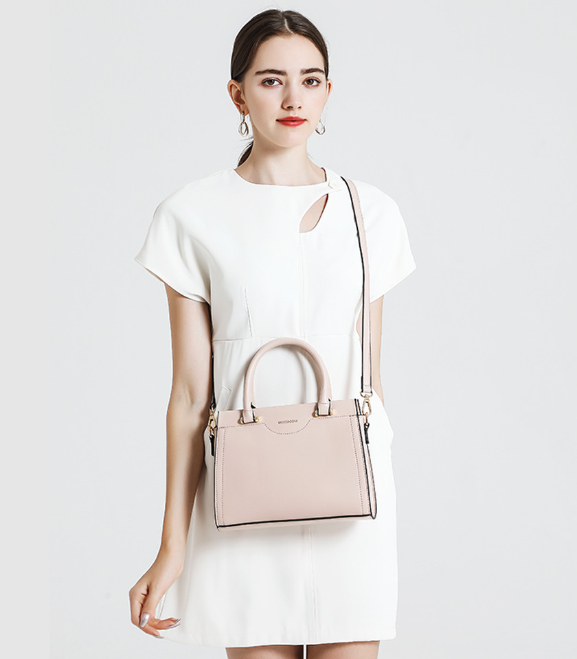 MOSSDOOM AMANDE Apricot color tote bag, three-quarter view with double handle and shoulder strap.