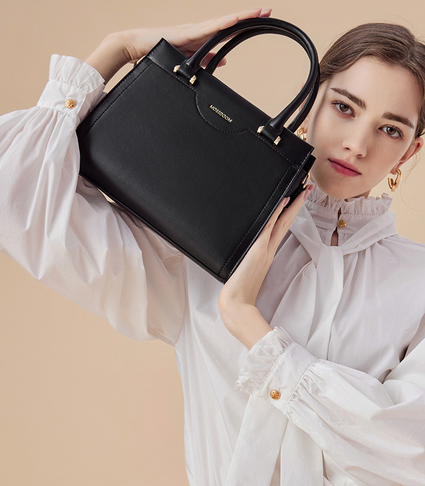 MOSSDOOM AMANDE black color tote bag, three-quarter view with double handle and shoulder strap.