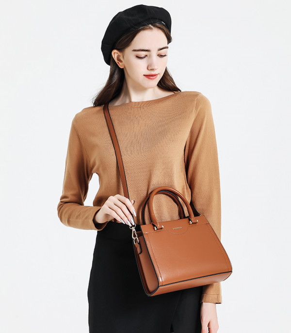 Model wearing the MOSSDOOM AMANDE Camel color tote bag on her shoulder.