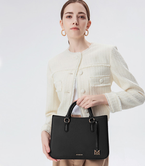 MOSSDOOM MIRABELLE structured handbag, black color, carried by hand by a model.