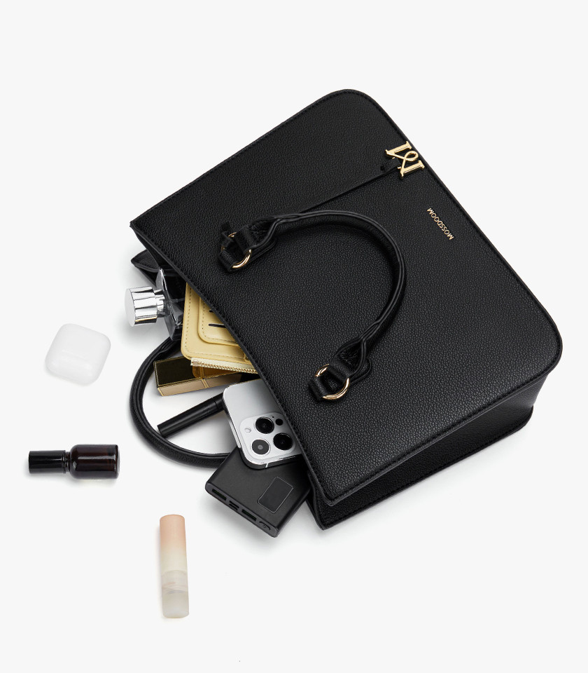 MOSSDOOM MIRABELLE structured handbag, black color, carried by hand by a model.
