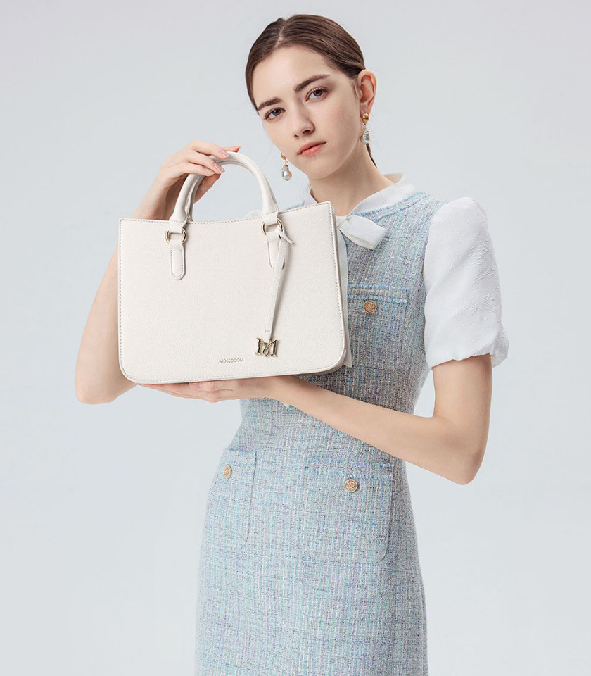 MOSSDOOM MIRABELLE structured handbag, Ivory Color, three-quarter view.