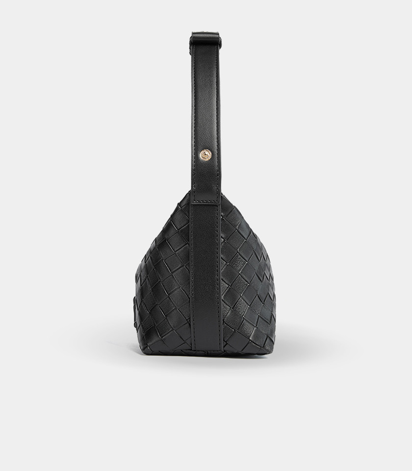 CELESTIA woven hobo bag - MOSSDOOM black color, side view showing the width.