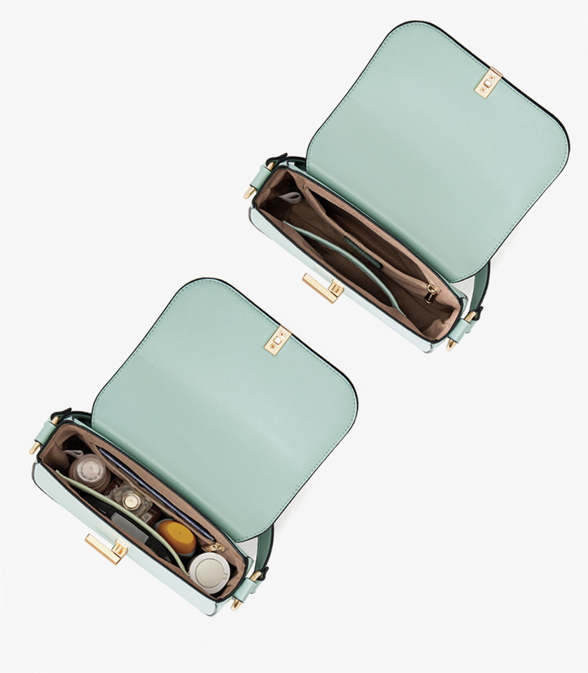MOSSDOOM AIRELLE shoulder bag, Pistachio color, front view with gold clasp.