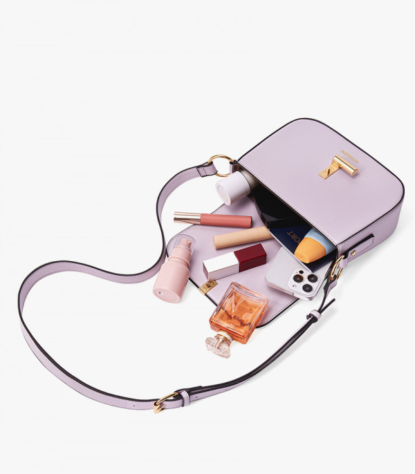 Capacity of the MOSSDOOM AIRELLE shoulder bag, Purple Color, shown open with its contents.