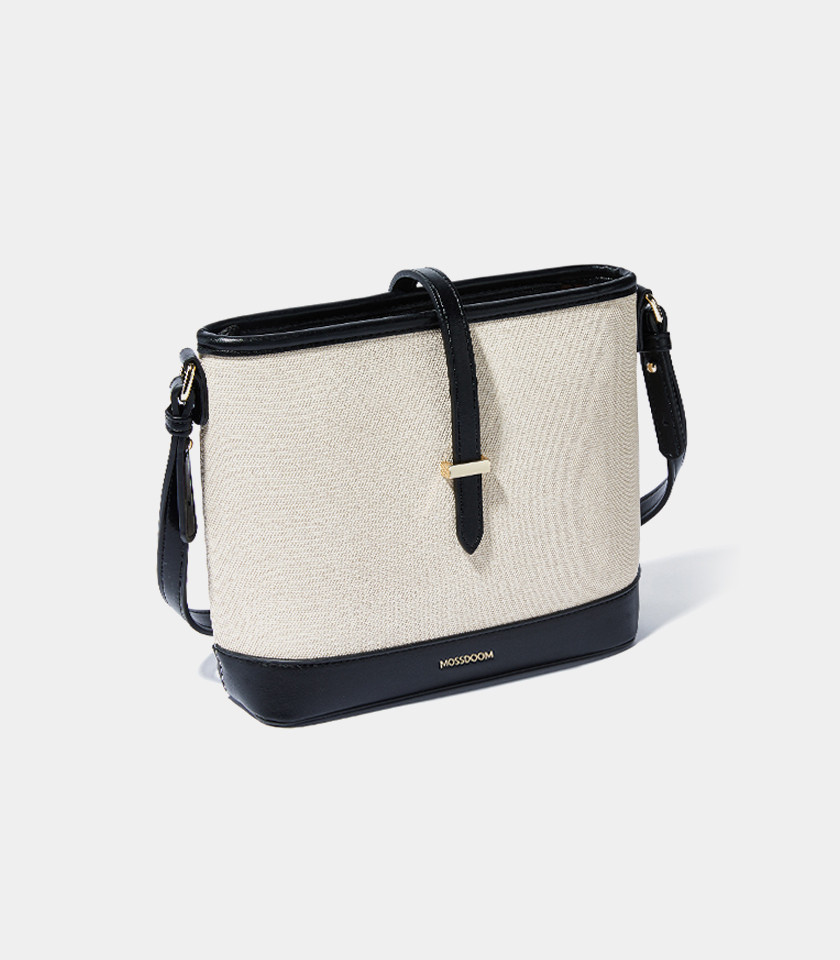 CATLY shoulder bag - MOSSDOOM Black color, front view.