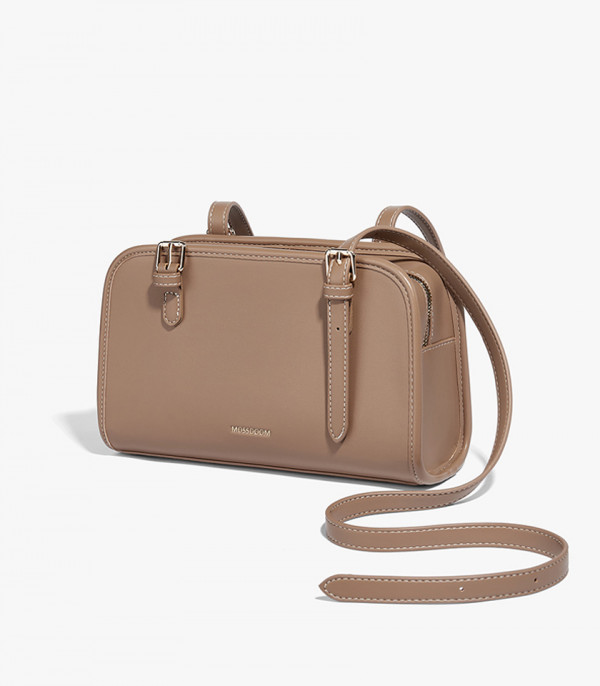 MOSSDOOM RENEE shoulder bag, Pale Camel Color, with its shoulder strap.