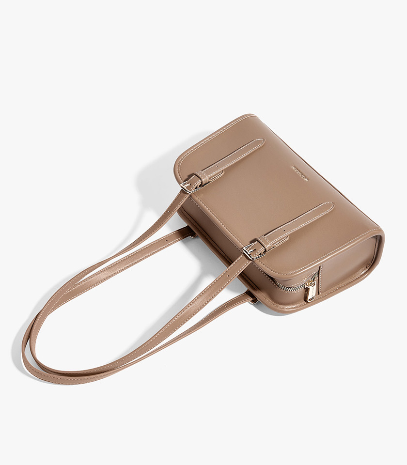 MOSSDOOM RENEE shoulder bag, Pale Camel Color, three-quarter view.