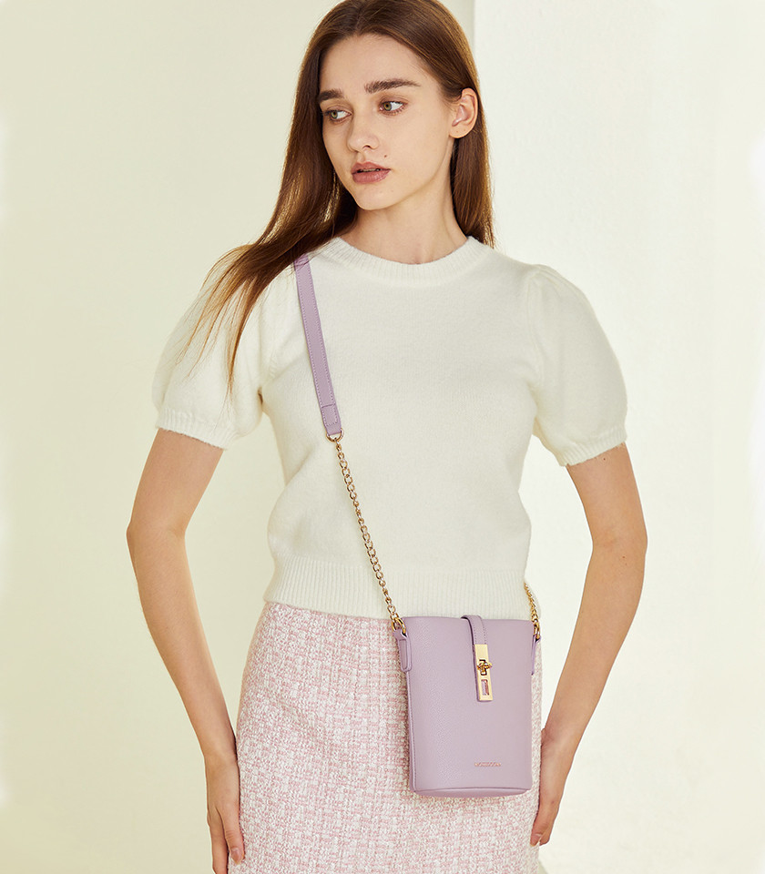 MOSSDOOM ELOUISE CHAIN Handytasche in der Farbe Rosa, Vorderansicht.