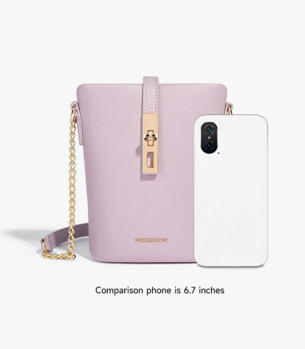 Size scale of the MOSSDOOM ELOUISE CHAIN phone pouch, pink color, compared to a smartphone.