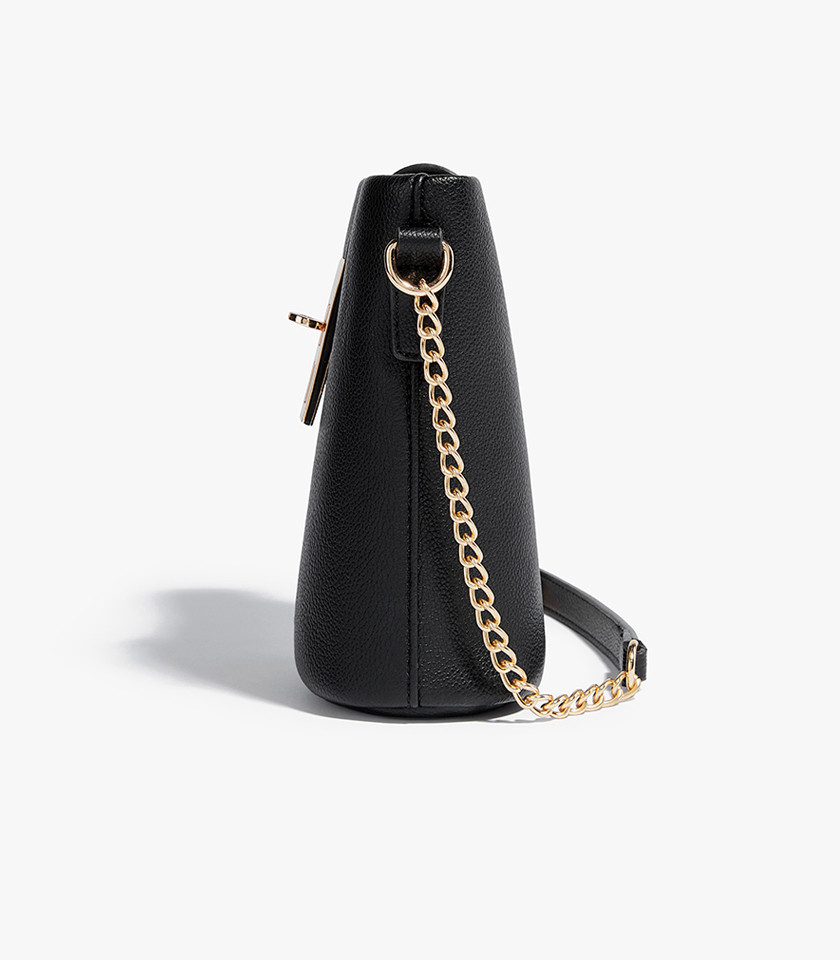 MOSSDOOM ELOUISE CHAIN small bag, black color, three-quarter view.