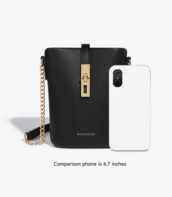 Size scale of the MOSSDOOM ELOUISE CHAIN small bag, black color, compared to a smartphone.