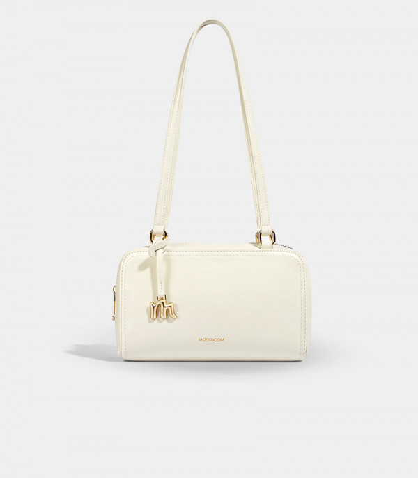 Sac porté épaule MOSSDOOM REYNA Couleur Ivoire, vue de face avec breloque M.