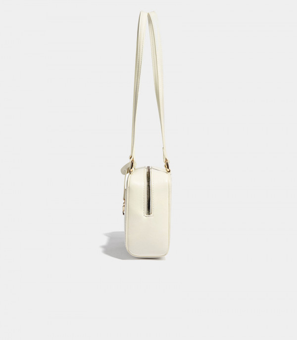 Side view of the MOSSDOOM REYNA shoulder bag, Ivory color.
