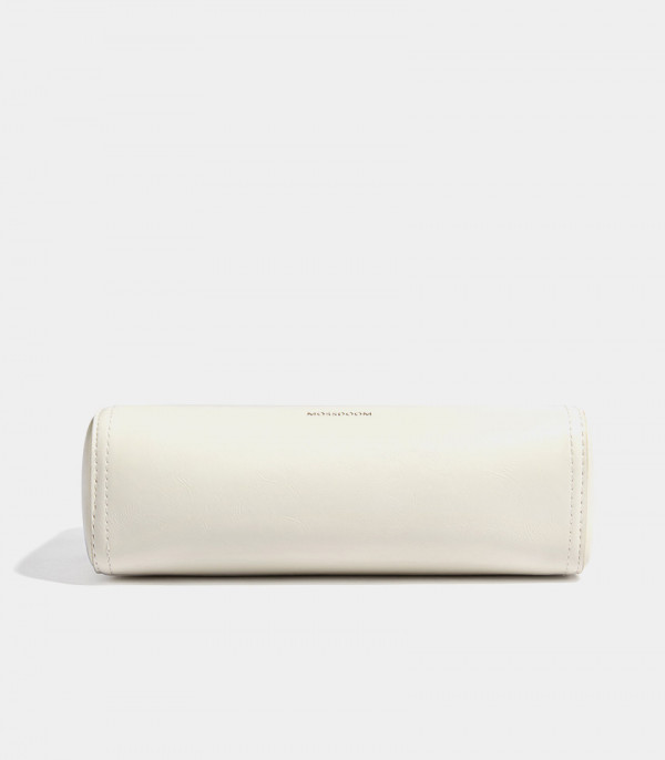 Bottom view of the MOSSDOOM REYNA shoulder bag, Ivory color.