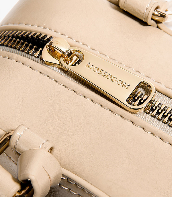 Close-up on the zipper of the MOSSDOOM REYNA shoulder bag.