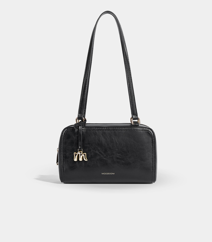 Bolsa de ombro MOSSDOOM REYNA cor Preto, vista frontal com pingente M.