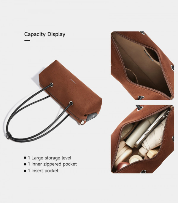 Capacidade da bolsa de ombro baguete MOSSDOOM PAULA cor Café.