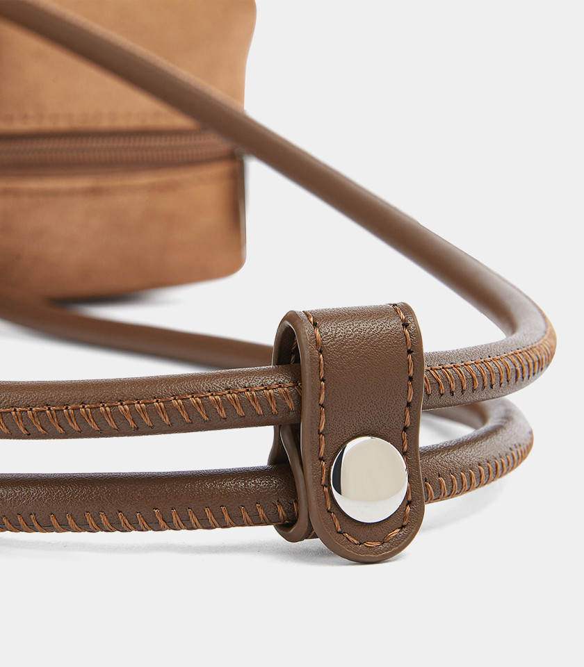 MOSSDOOM PAULA shoulder baguette bag, Camel color, front view.