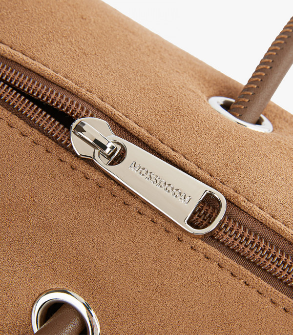 Close-up on the zipper of the MOSSDOOM PAULA baguette bag.