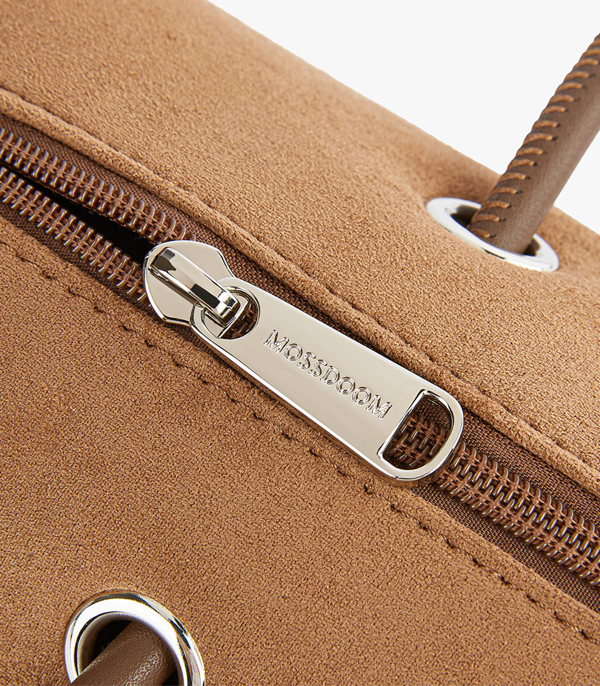 MOSSDOOM PAULA shoulder baguette bag, Camel color, front view.