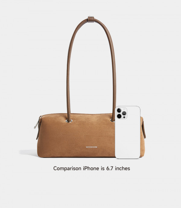 Size scale of the MOSSDOOM PAULA baguette bag, Camel color, compared to a smartphone.