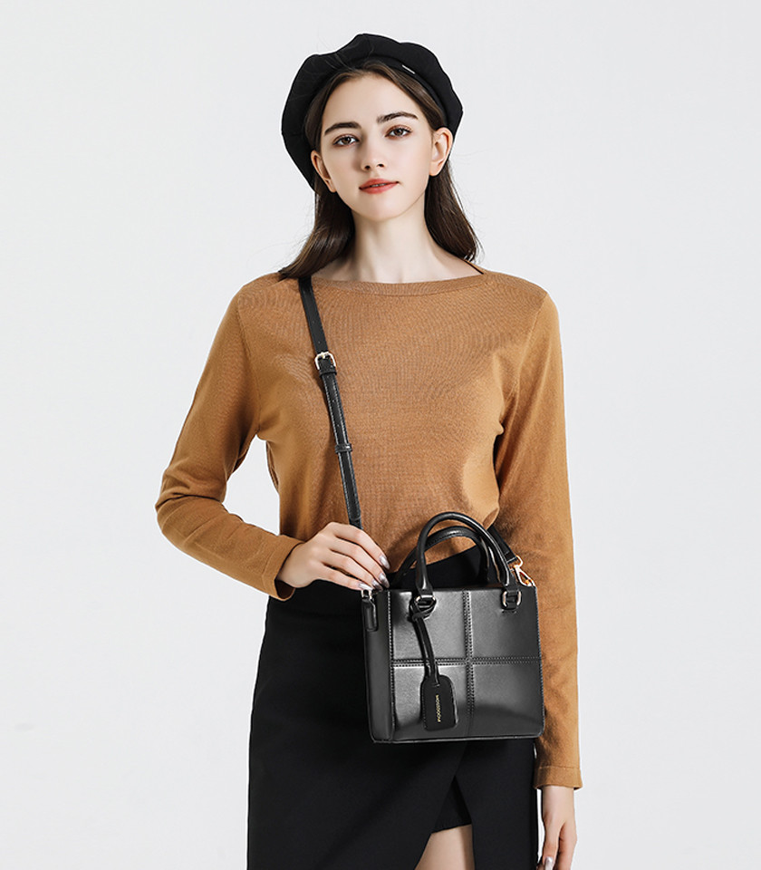 MOSSDOOM CUBIQUE structured handbag, Black color, front view.