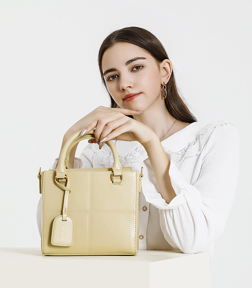 MOSSDOOM CUBIQUE structured handbag, Apricot color, front view.