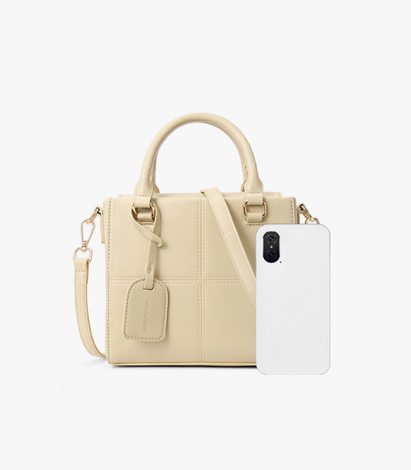 Size scale of the MOSSDOOM CUBIQUE structured handbag, Apricot color, compared to a smartphone.