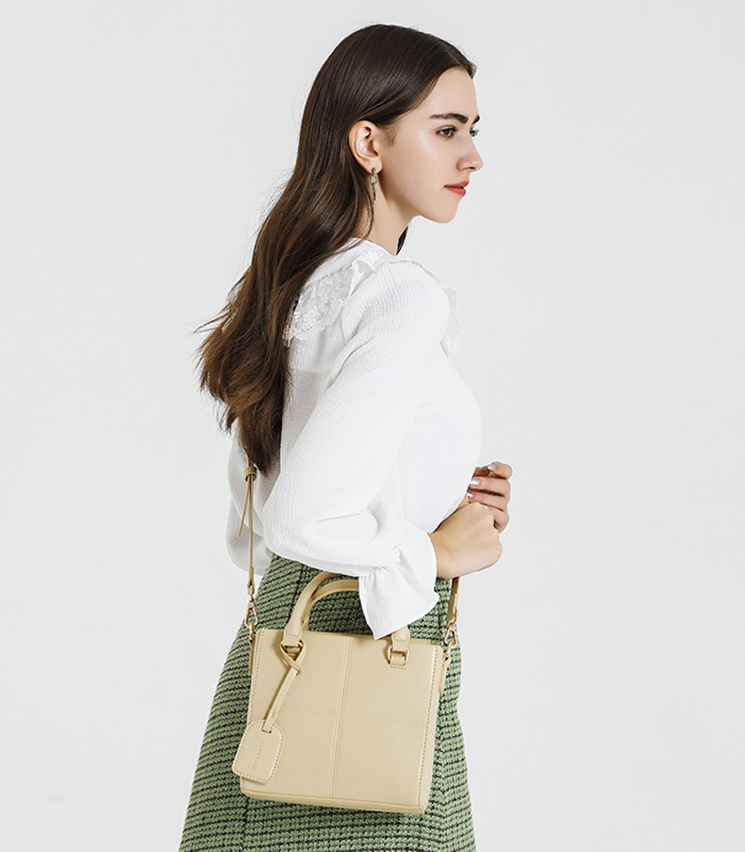 MOSSDOOM CUBIQUE structured handbag, Apricot color, front view.