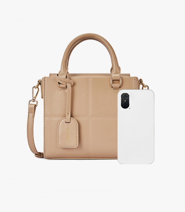 Size scale of the MOSSDOOM CUBIQUE structured handbag, Cream color, compared to a smartphone.