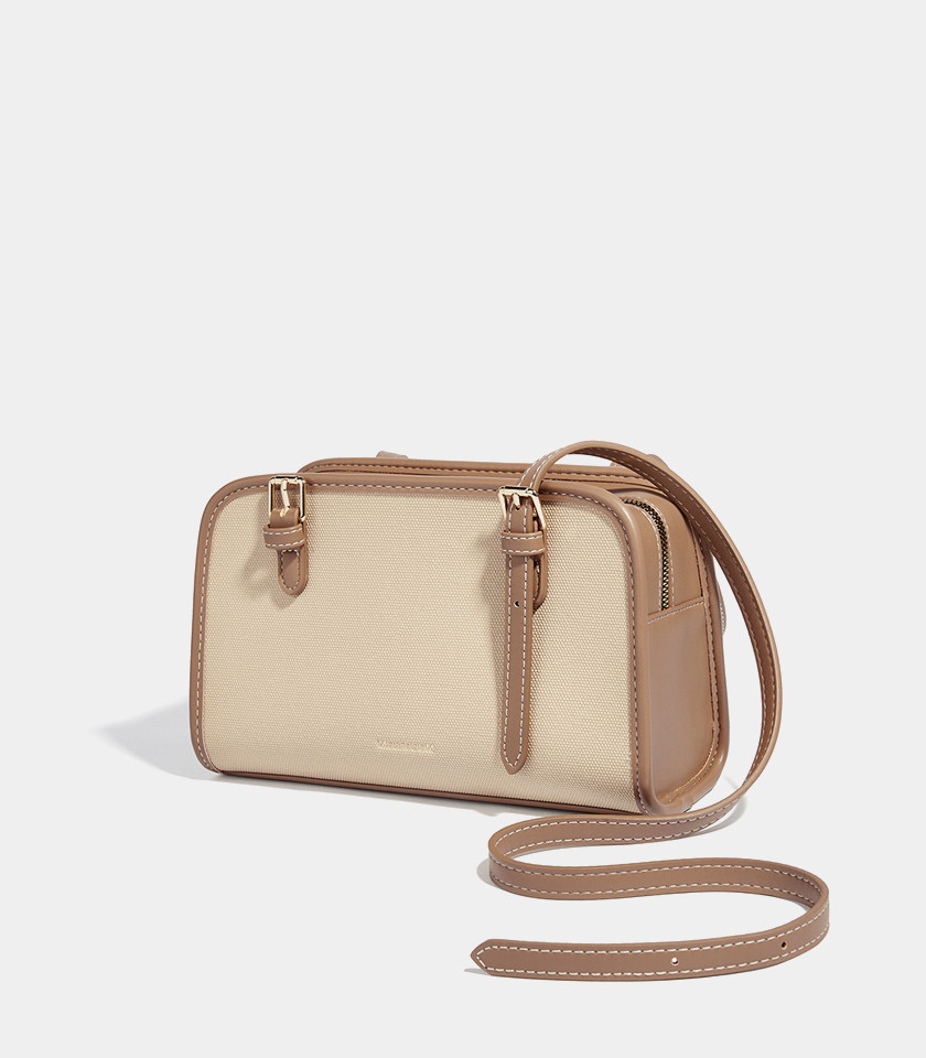 MOSSDOOM RENÉE CANVAS shoulder bag, Camel linings, three-quarter view with shoulder strap.