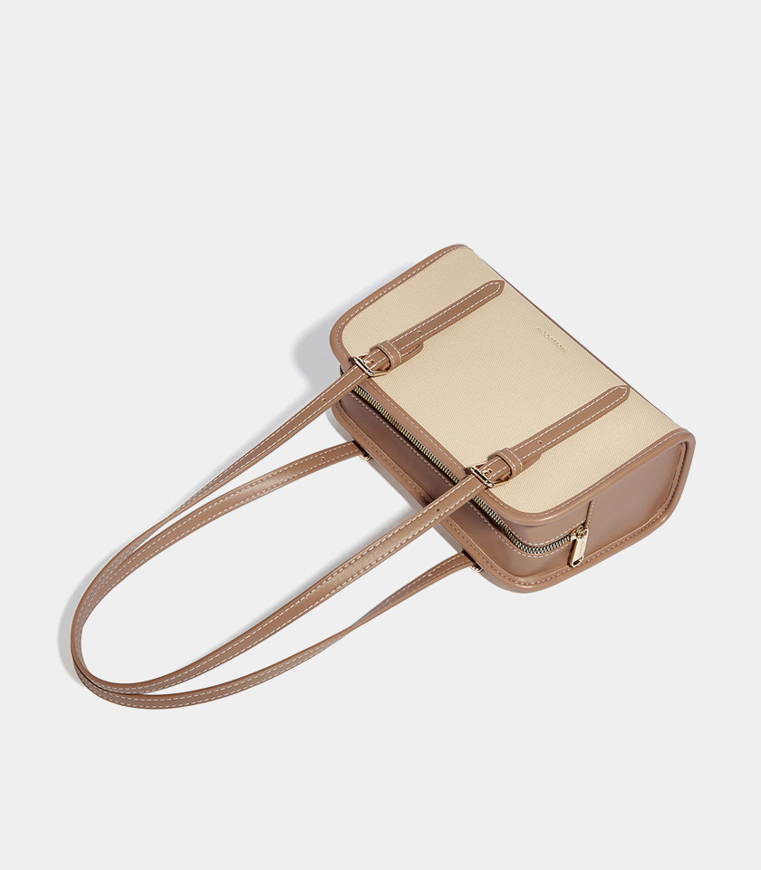 MOSSDOOM RENÉE CANVAS shoulder bag, Camel linings, three-quarter view with shoulder strap.