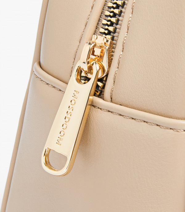 Close-up on the zipper of the MOSSDOOM FIONA shoulder bag.