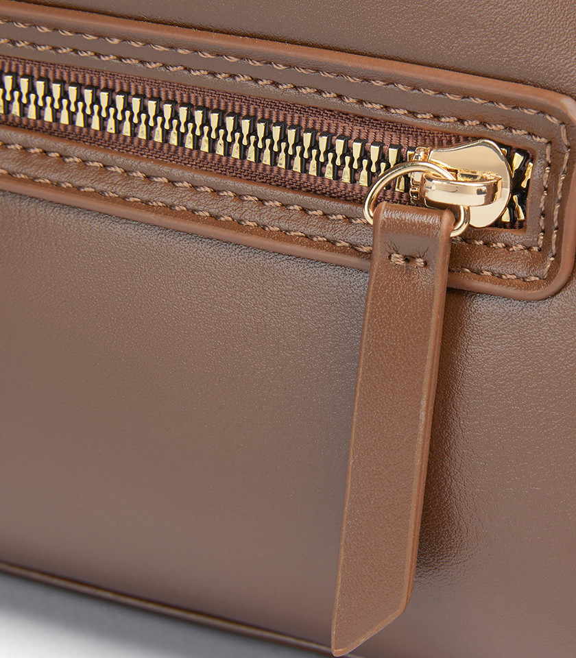 MOSSDOOM FIONA shoulder bag, Coffee color, front view with pockets.