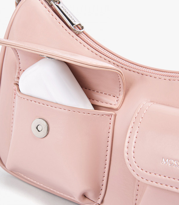 Close-up on the front pockets of the MOSSDOOM LIORA shoulder bag in Salmon Color.
