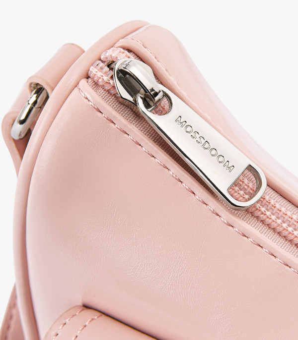 Close-up on the zipper of the MOSSDOOM LIORA shoulder bag in Salmon Color.