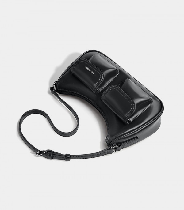 MOSSDOOM LIORA shoulder bag, Black Color, with its shoulder strap.