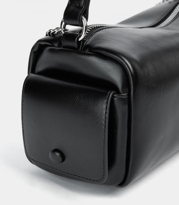 Primo piano sulla tasca laterale della borsa a tracolla MOSSDOOM MAELYS colore Nero.