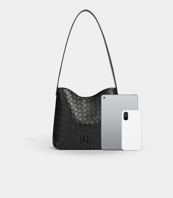 Size scale of the CLARANCE woven shoulder bag - MOSSDOOM Black Color, compared to phones.