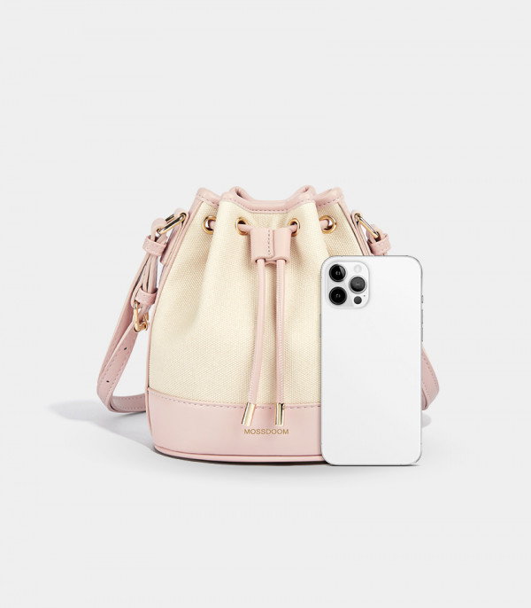 Size of the pink MOSSDOOM Alicia bucket bag compared to a smartphone.