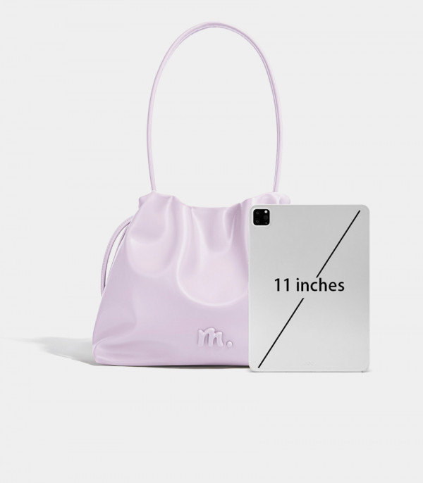 Confronto delle dimensioni della borsa tote MOSSDOOM Danica con un tablet da 11 pollici.