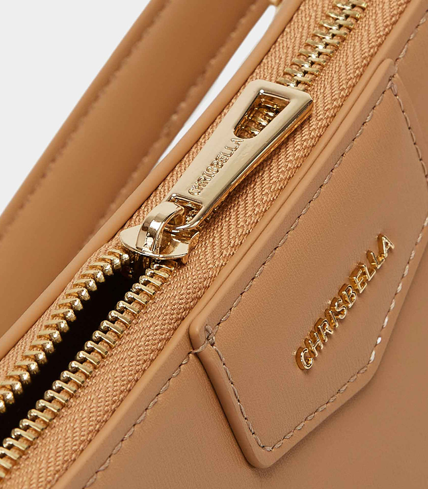 AMORETTA curved hobo bag – CHRISBELLA Camel COLOR, front view.