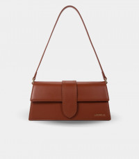 Bolsa de ombro com aba INVOLUCRO - CHRISBELLA cor Castanho-claro, vista frontal.