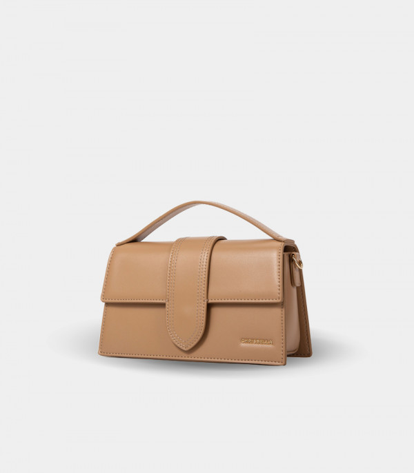 INVOLUCRO flap handbag – CHRISBELLA Cream color, three-quarter view.