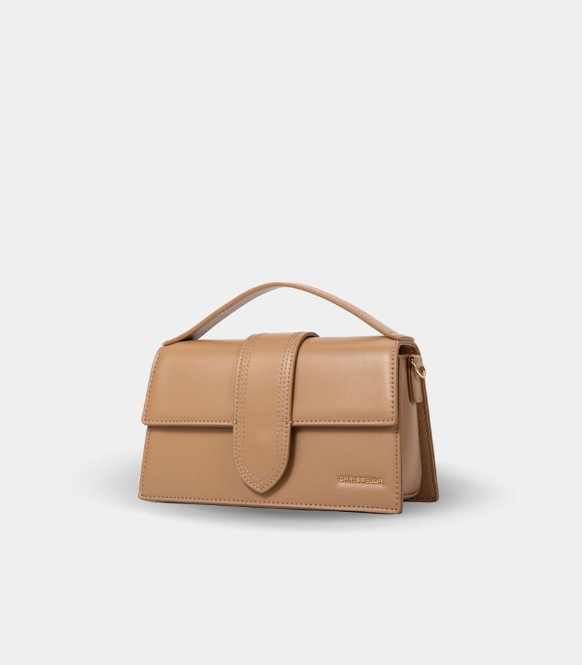 INVOLUCRO flap handbag – CHRISBELLA Cream color, front view.